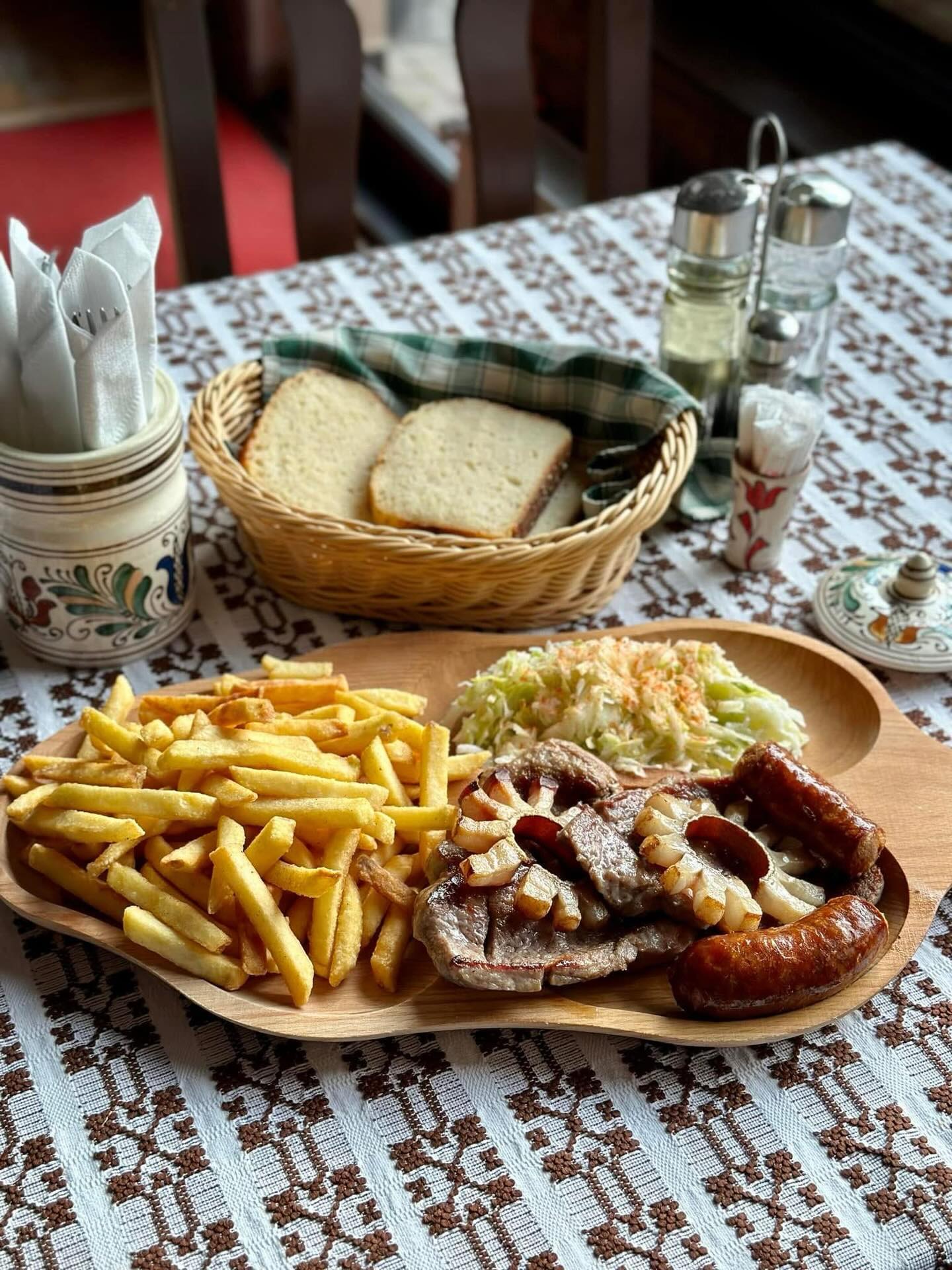Cigánypecsenye — roston sült nyakaskaraj, szalonna, fokhagyma szósz
